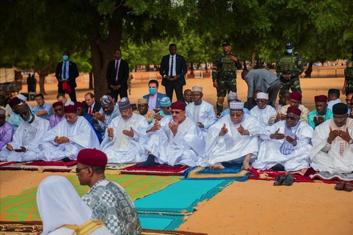 Croix Du Sud on X: Calendrier Ramadan 2020 pour la région de Niamey Suivez  les horaires des prières en ce mois béni. Faites une bonne action (sadaka)  en partageant cette publication pour